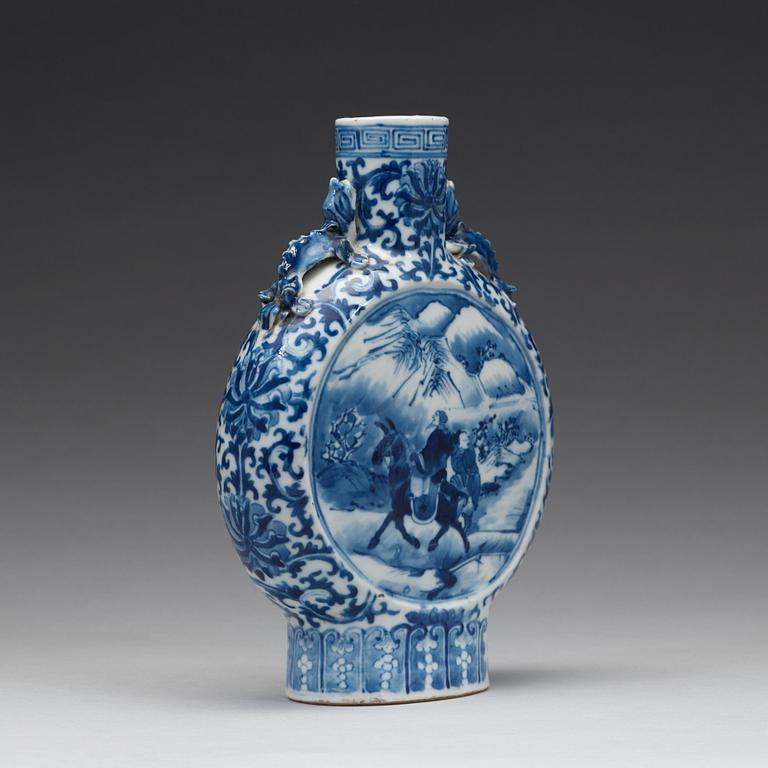 A blue and white moonflask, Qing dynasty, 19th Century.