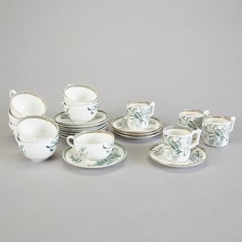 KAFFEKOPPAR MED FAT, 8 st och MOCKAKOPPAR MED FAT, 4 st, porslin. Wexiö Guld, Gustavsberg. I produktion 1892-1939.