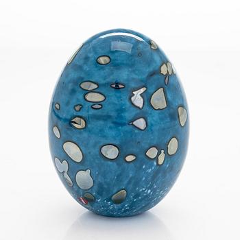 Oiva Toikka, a glass egg, 'Lagoon Kiwi', signed Oiva Toikka Nuutajärvi Notsjö 36/50.