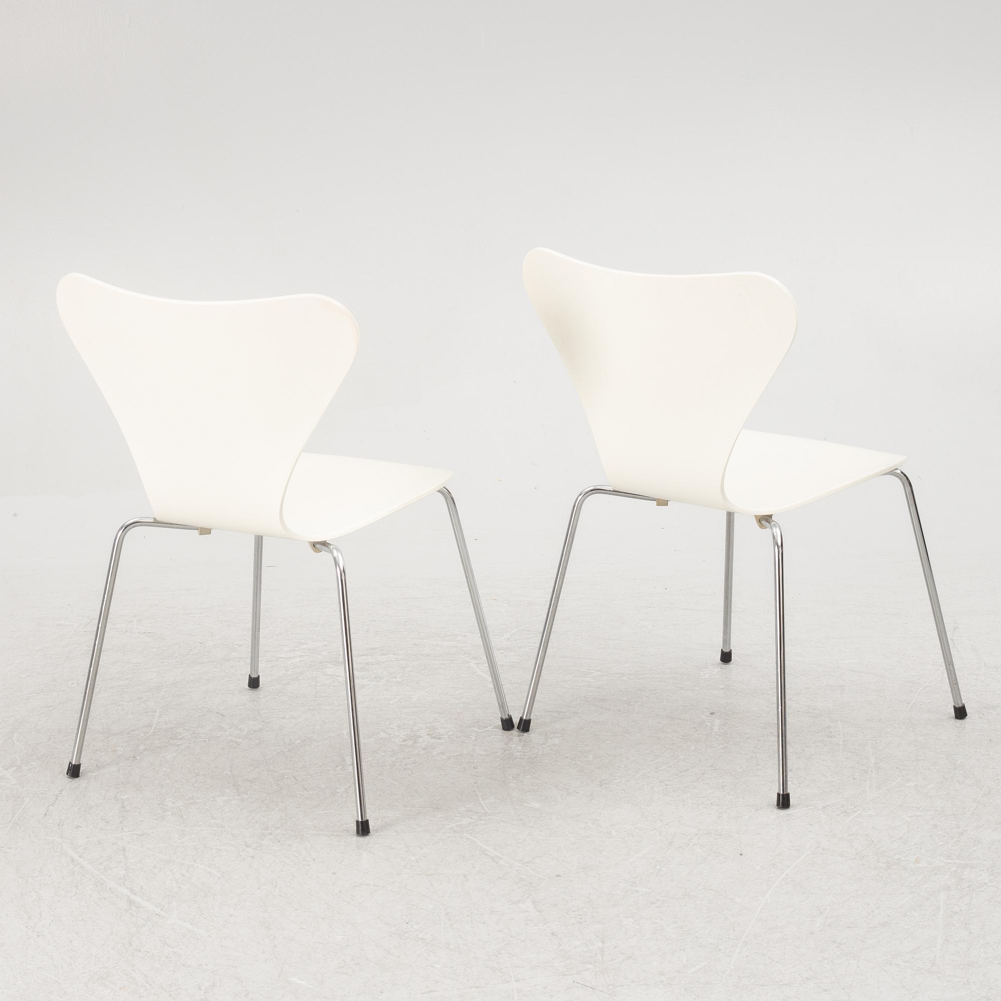 Arne Jacobsen, a set of eight model 'Seven' chairs, Fritz Hansen, Denmark 1990.