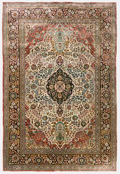 Carpet, oriental, silk. Approx. 273 x 185 cm.