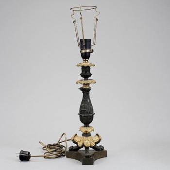 LJUSSTAKE/BORDSLAMPA, brons, senempire, 1800-talets andra hälft.