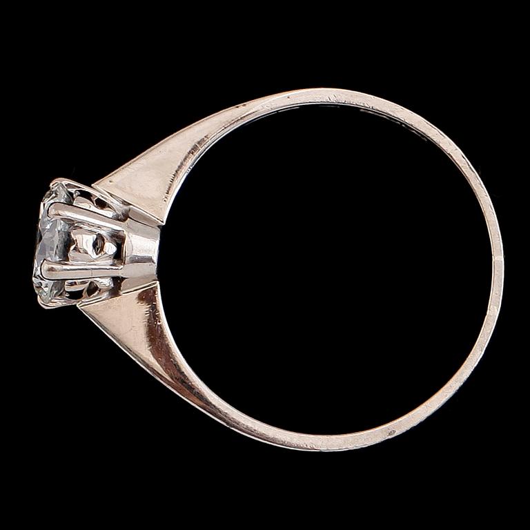 RING, 18 k vitguld, solitär briljantslipad diamant 0.98 ct. svenska stämplar CESON, 1974.
