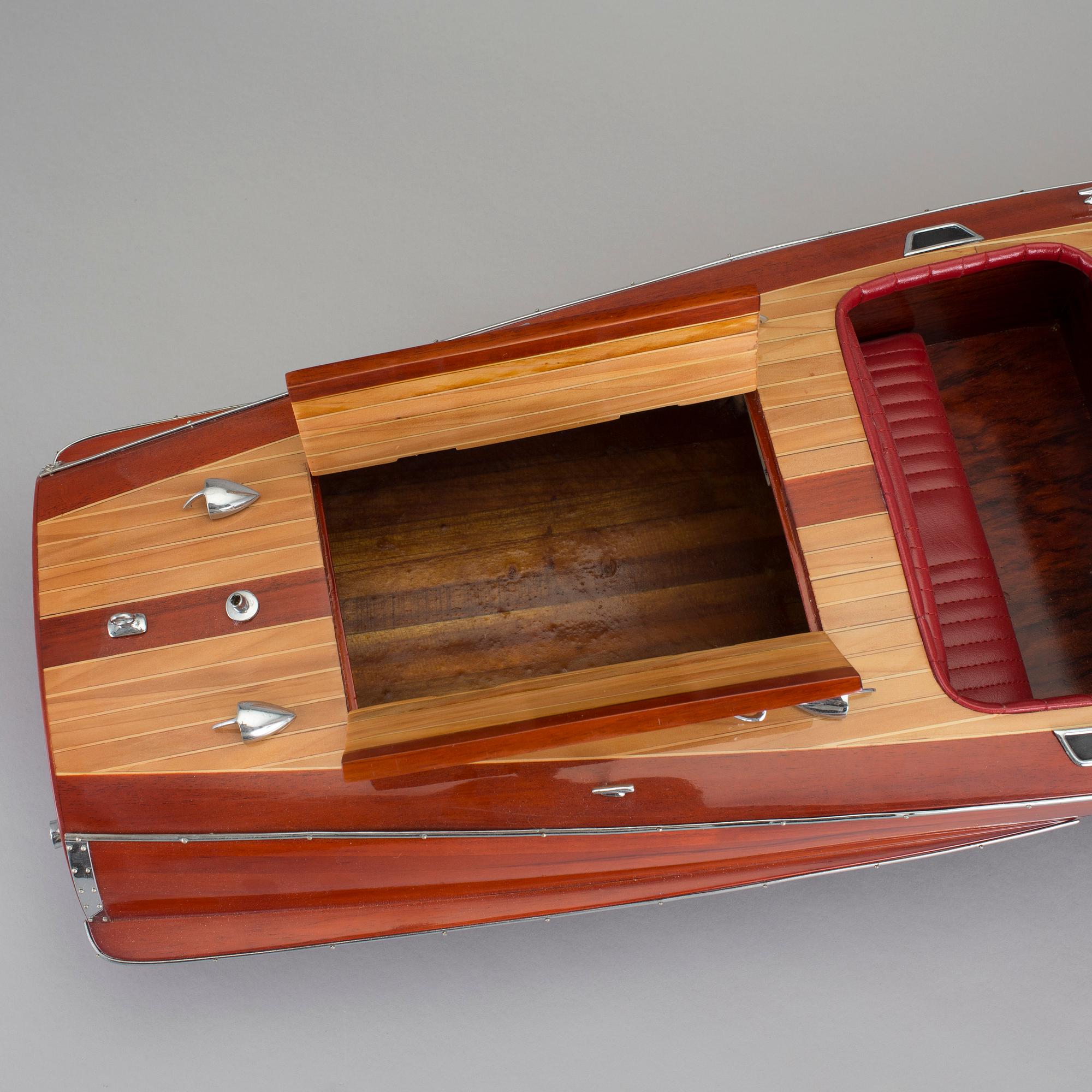 FARTYGSMODELL, "Criss Craft Barrel Back'', 2000-tal.