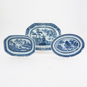 Uppläggningsfat 3 st Kina omkring 1800 porslin.