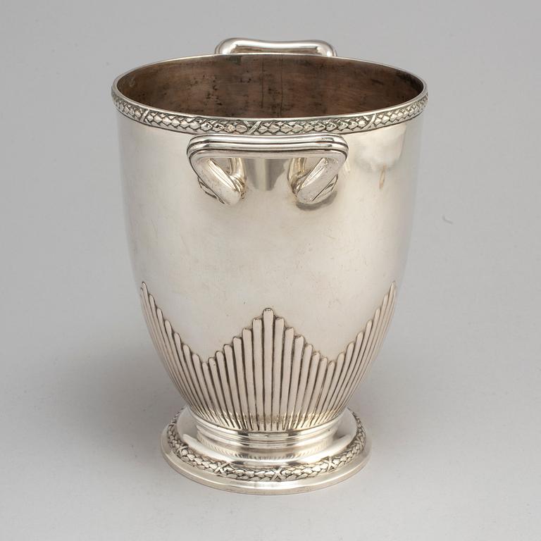 A German silver champagne cooler marked Miller Ulm, eraly 20th Century.