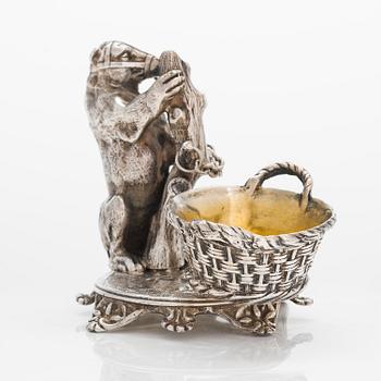 A Grachev bear motif silver salt cellar, maker's mark of Johan Olsonius, Saint Petersburg 1889.