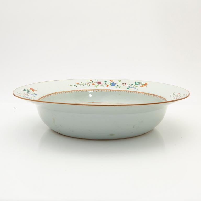 Wash basin, porcelain, Qing dynasty, China, 19th century.