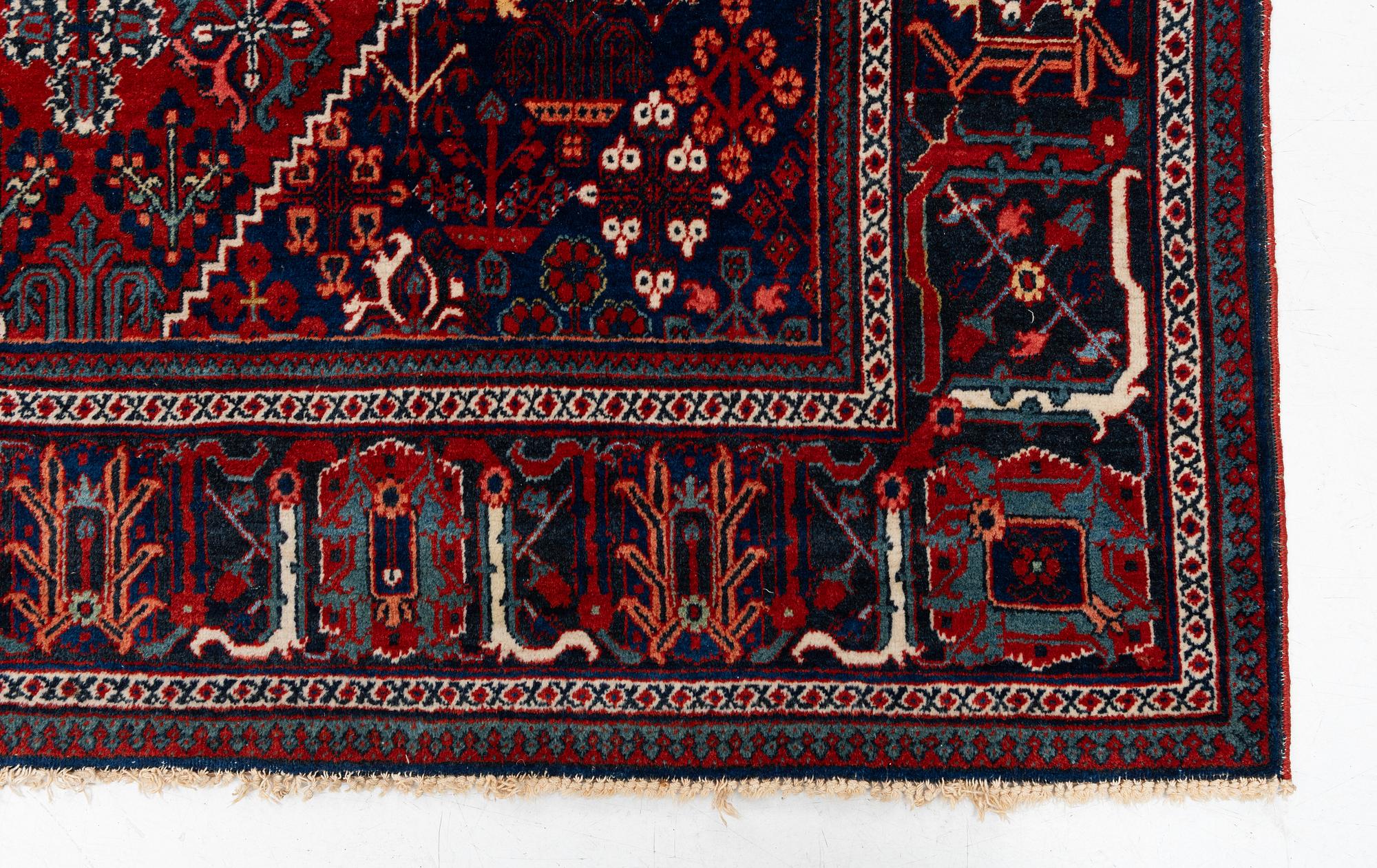 Carpet, Josaghan antique, approx. 330 x 217 cm.