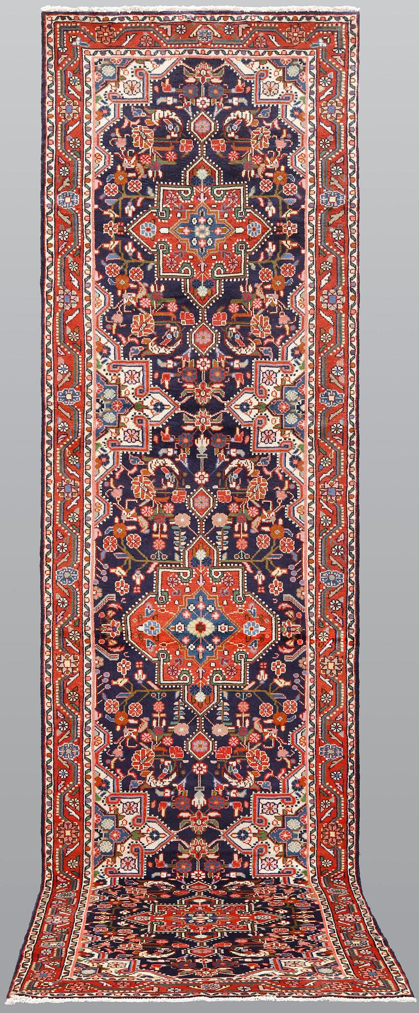 Gallerimatta, Mehraban, ca 396 x 104 cm.