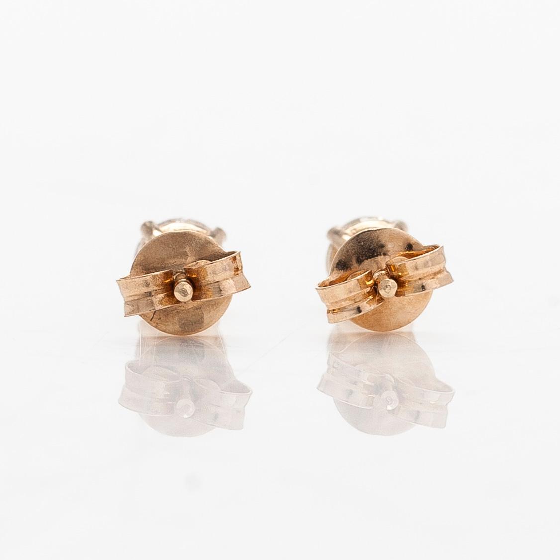 Earrings in 14K gold set with brilliant-cut diamonds.