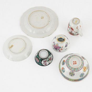 Five porcelain pieces, China, 18th-20th century.