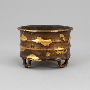 A gold splashed incense burner, Qing dynasty, 19th century.