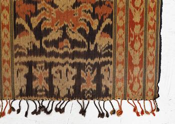 A semi-antique Sumba Ikat Hinggi, Indonesia. Ca 98 x 57 cm.