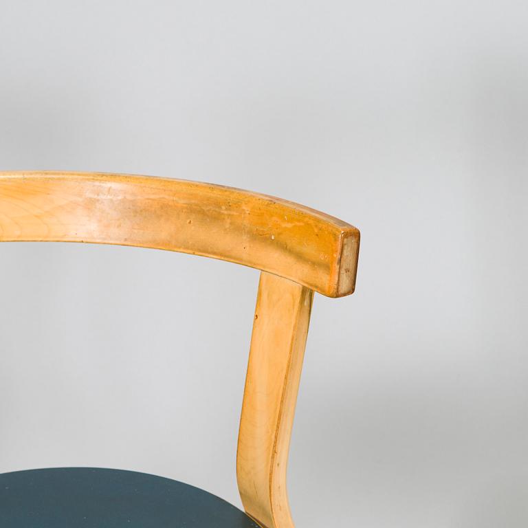 Alvar Aalto, tuoleja, 4 kpl, malli 68, Artek 1970-luku.