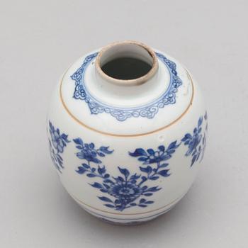 URNA, porslin, Kina, Kangxi, (1662-1722).