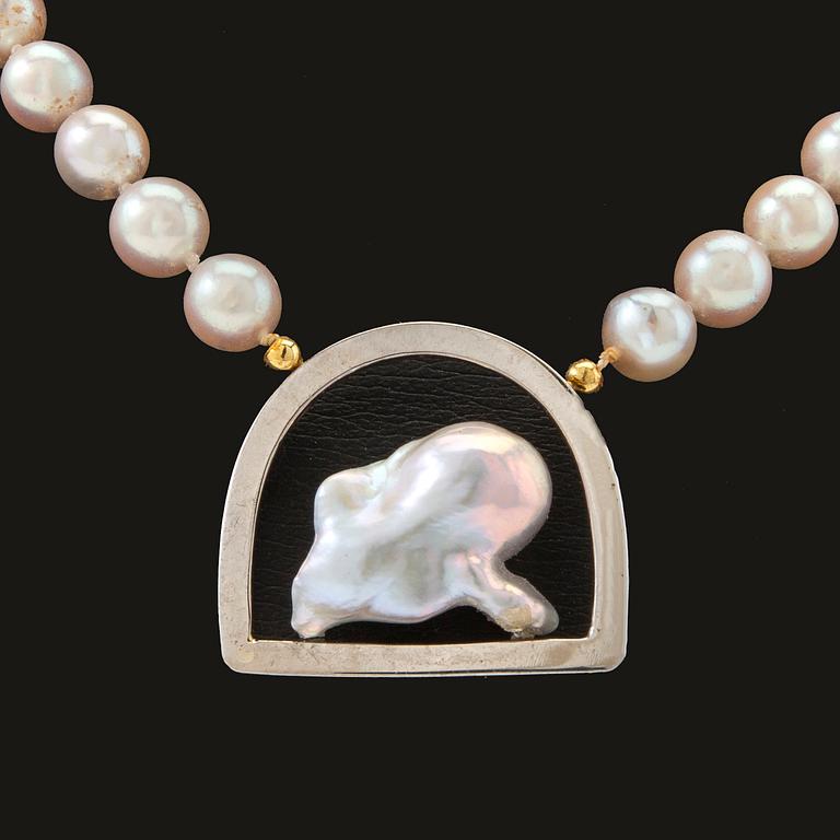 Elon Arenhill, necklace, pearls and pendant in 18k white gold.