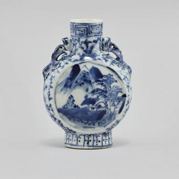 PILGRIMSKRUS, porslin, Kina, 1800-tal.
