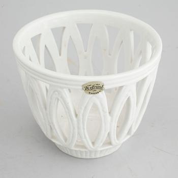 A pair of stoneware bowls, "Olympia", and a flower pot by Gunnar Nylund, Rörstrand, second half of the 20th century.