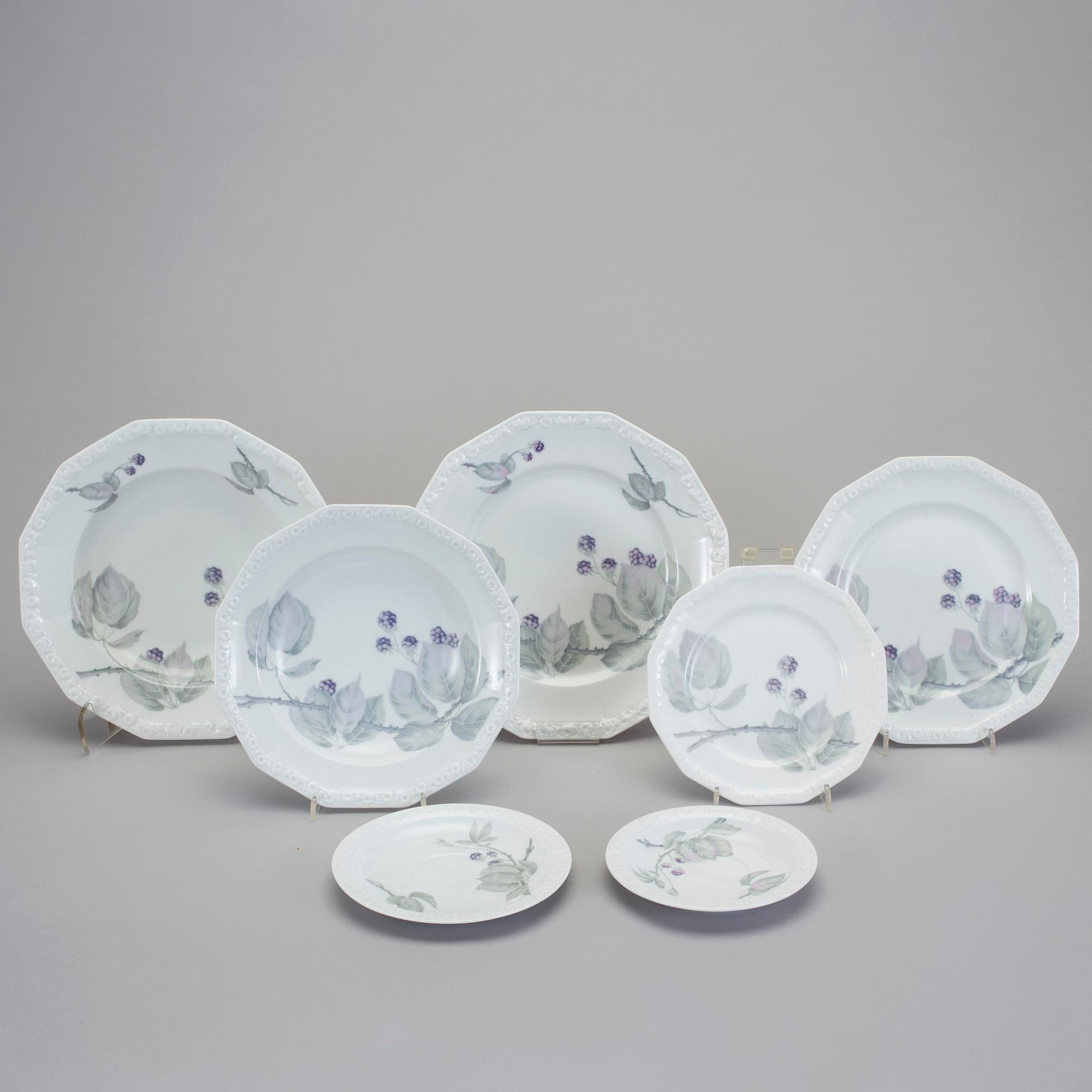 MAT- och KAFFESERVIS, 87 delar, porslin, "Maria Björnbär". Rosenthal.