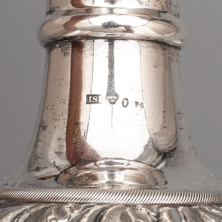 SOCKERSKÅL PÅ FOT MED STRÖSKED, silver, senempire, Jakob S. Lundberg, Stockholm 1845. Vikt tot ca 730 gram.