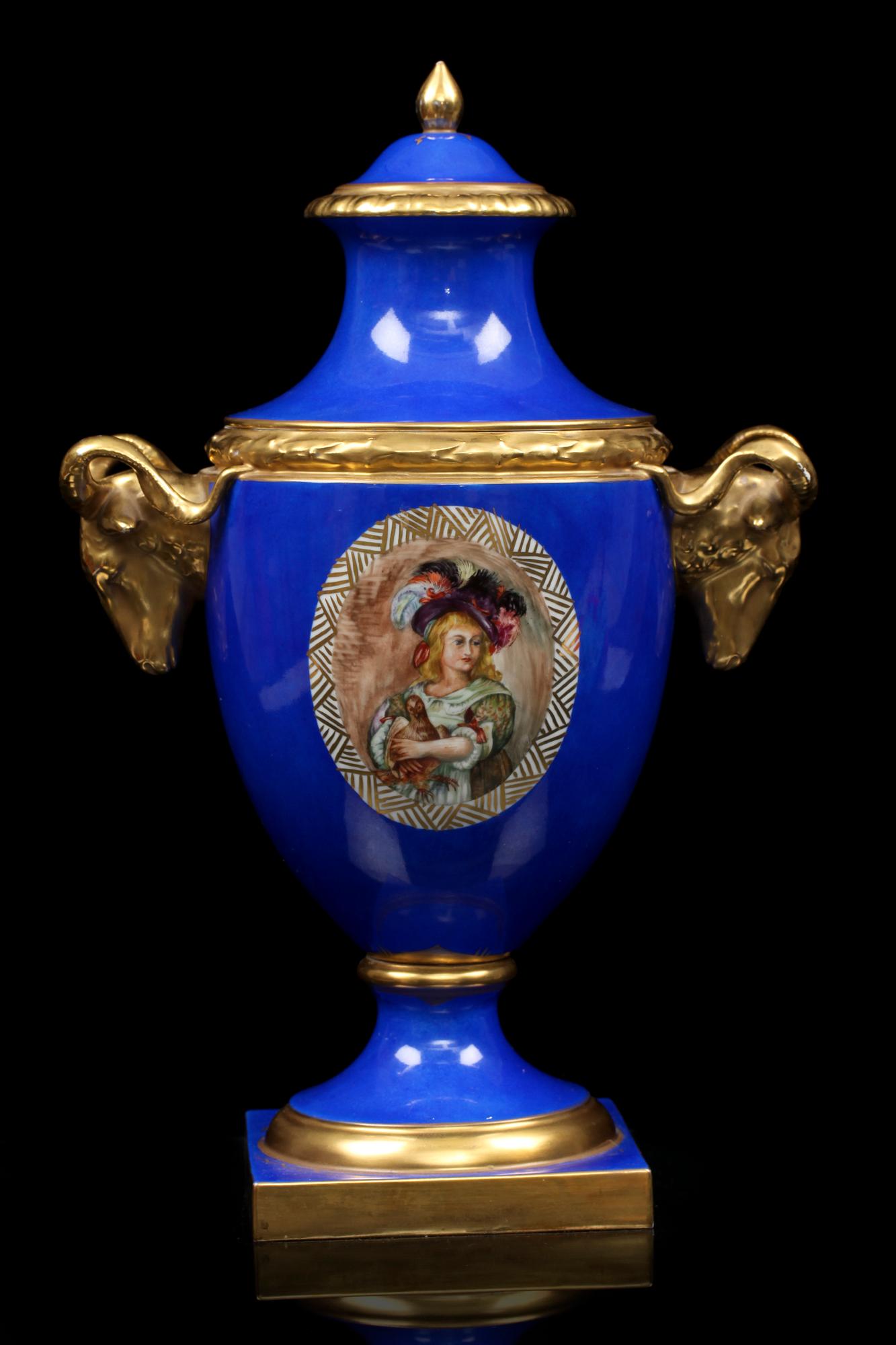LOCKURNA, porslin. Fürstenberg, 1900-tal.