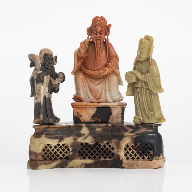 Tre figurer, täljsten, Kina, 1900-tal.