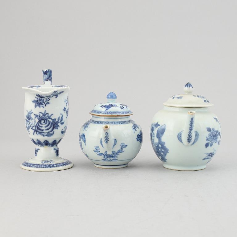 Two blue and white tea pots with cover and a milk jug, Qing dynasty, Qianlong (1736-95).