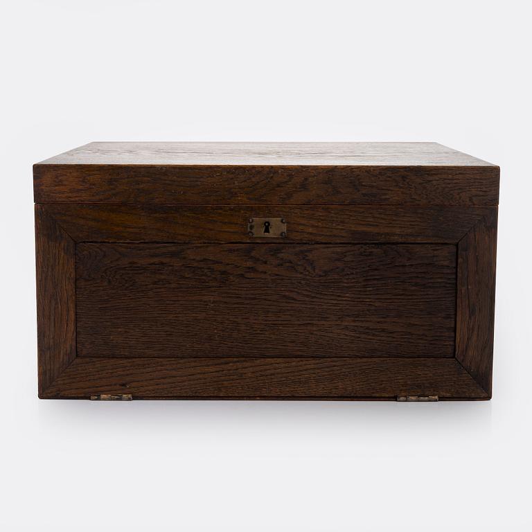 A canteen box of 253 pieces silver cutlery by Viktor Lindman, Helsinki 1916.