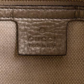 Gucci, a "Soho" leather bag.