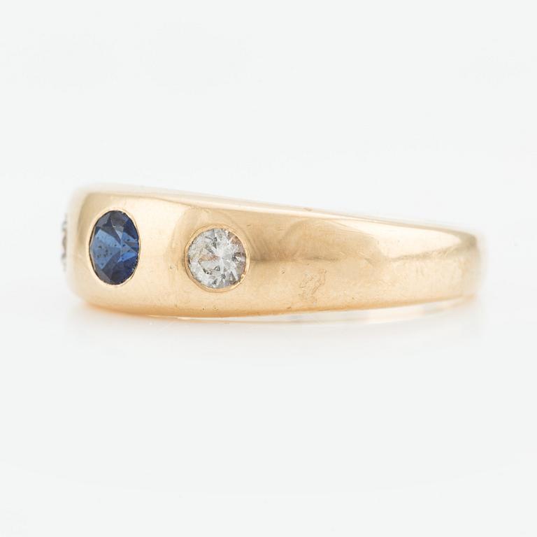 Ring, sk lordring, 18K guld med safir och vita stenar.