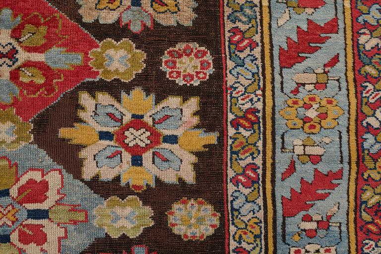 MATTA, antik Karabagh kelly, omkring 1870-1890, ca 330 x 157 cm (samt en kortsida med 1-3 cm slätväv).