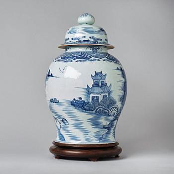 A large blue and white jar with cover, Qing dynasty, Jiaqing (1796-1820).