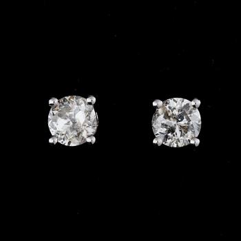 ÖRHÄNGEN, 14K vitguld, briljantslipade diamanter tot. 0,92 ct. Vikt 1,5 g.