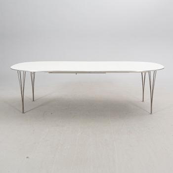 Bruno Mathsson & Piet Hein matbord "Superelips" för Fritz Hansen.