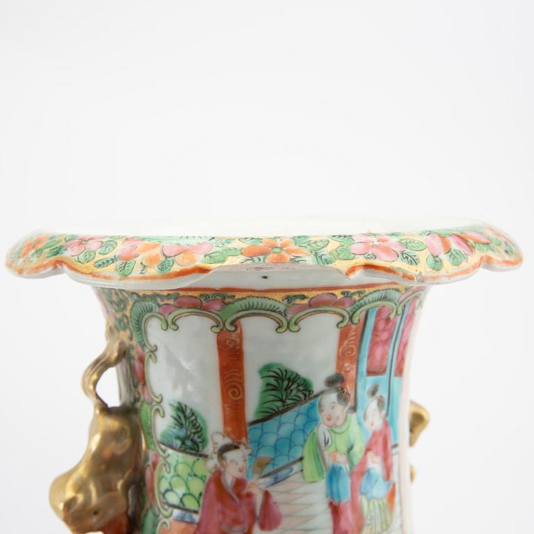 A Chinese kanton porcelain vase later part of the 19th century.