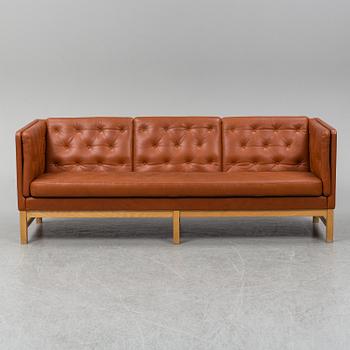 ERIK JÖRGENSEN/ERIK JØRGENSEN, an 'EJ 315-3' sofa.