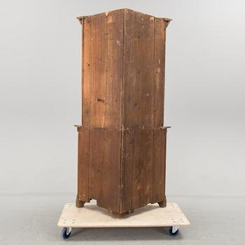 HÖRNSKÅP, 1800-talets första hälft.