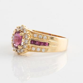 Ring, 14K gold with rubies and brilliant-cut diamonds.