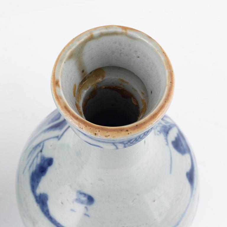 Vaser/bordslampor, 2 st, porslin, Kina, 1700-1800-tal.