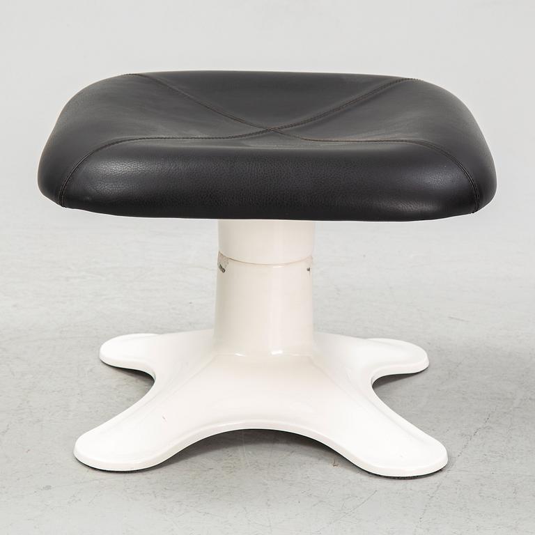 Yrjö Kukkapuro, fåtölj med fotpall, "Karuselli", Avarte, Finland efter 1980.