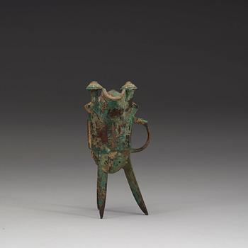 An archaic bronze ritual libation vessel (Jue), presumably Shang dynasty (1600-1046 BC).