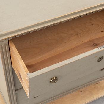 Chest of drawers, Gustavian style, 19th century.