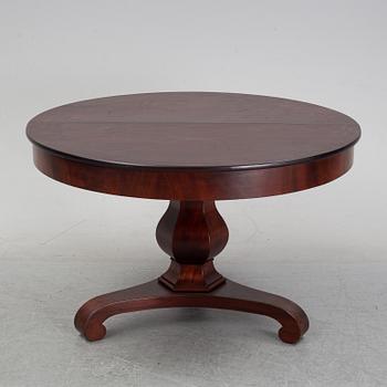 A Karl-Johan style dining table, first half of the 20th century.