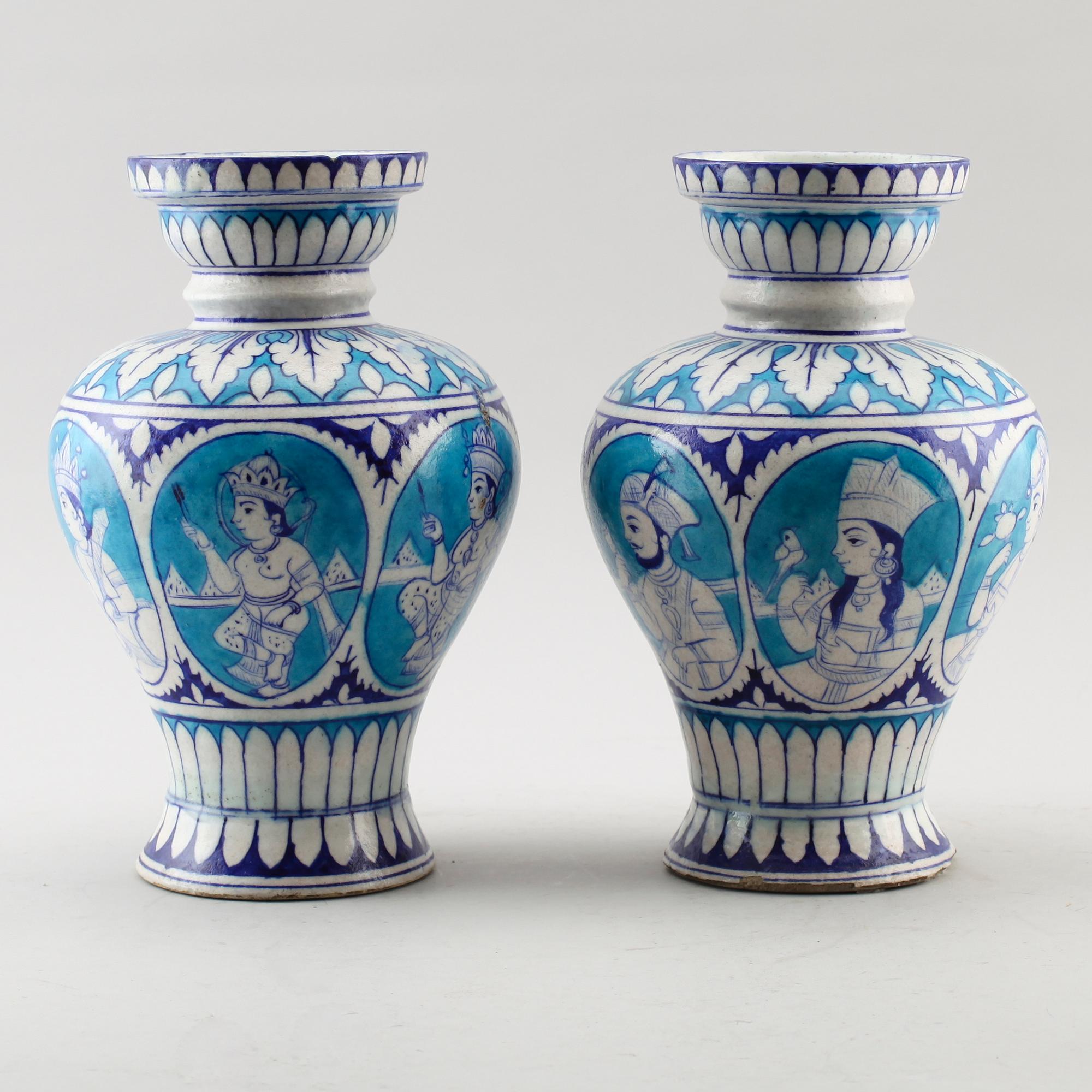VASER, ett par, fajans, orientaliska, 1900-tal.
