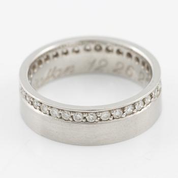 Ring, platinum with smaller brilliant-cut diamonds.