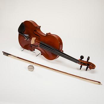 VIOLIN, etikettmärkt Rudolf Götz, Geigenbauer Wernitzgrün i.S fecit anno 1913.