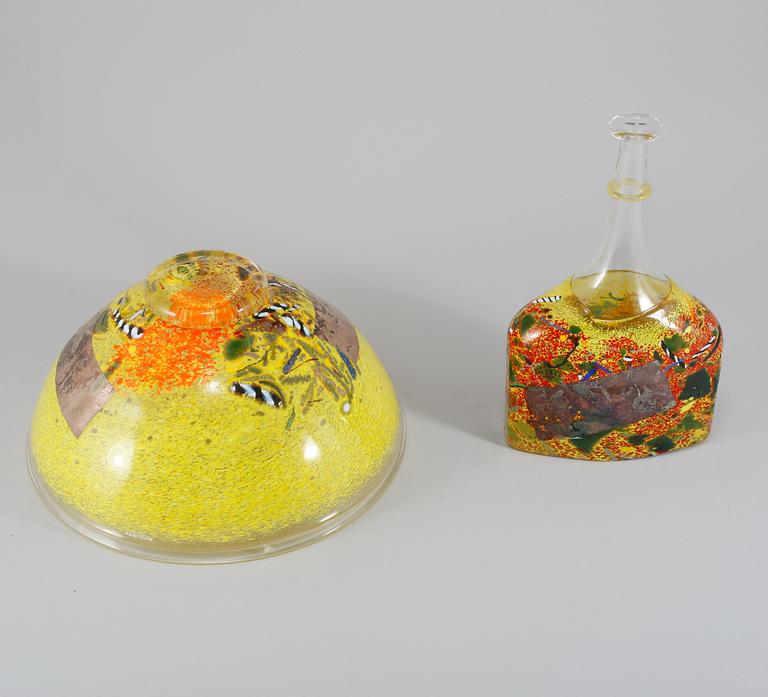 SKÅL samt FLASKA, glas, Bertil Vallien, Kosta Boda, 1900-talets slut.