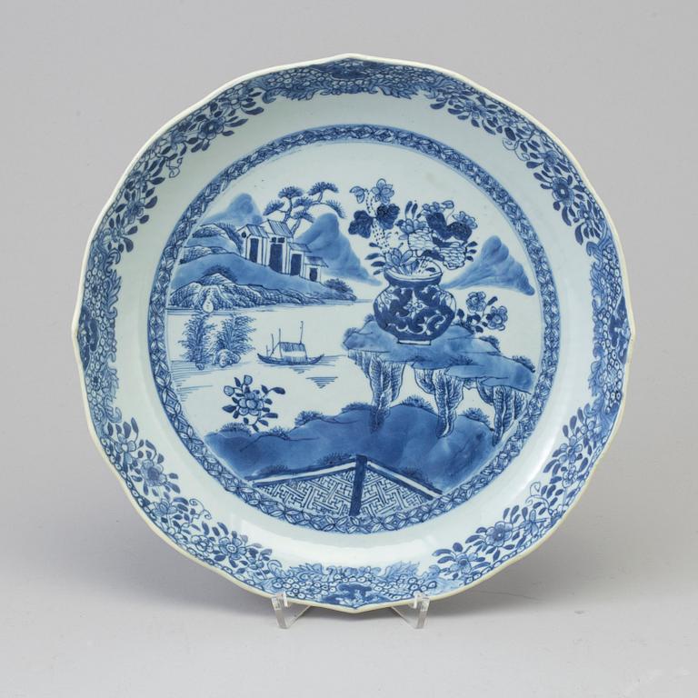 A blue and white dish, Qing dynasty, Qianlong (1736-95).