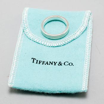 SCARF WITH A SILVER RING, Tiffany & Co.